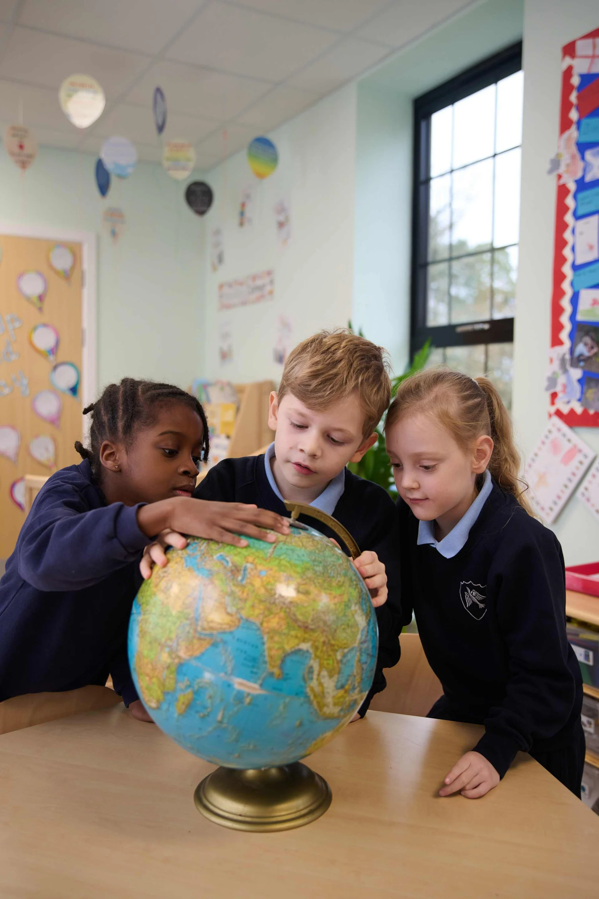 students with the globe