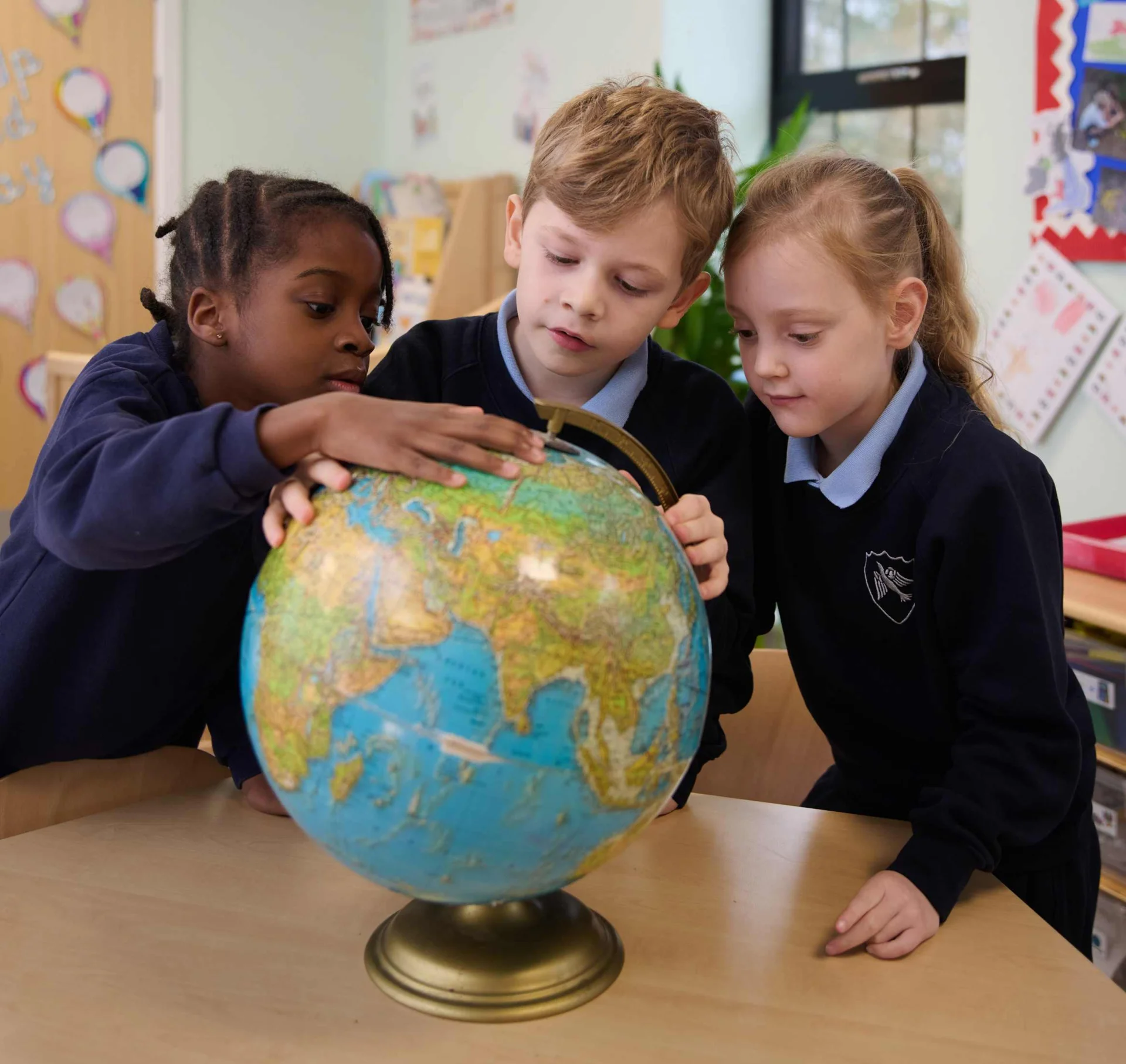 students with the globe
